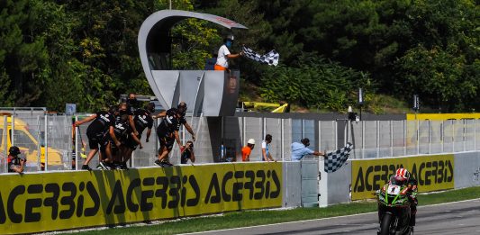 Jonathan Rea Juara Race 1 WSBK Catalunya…Gak Ada Obat !