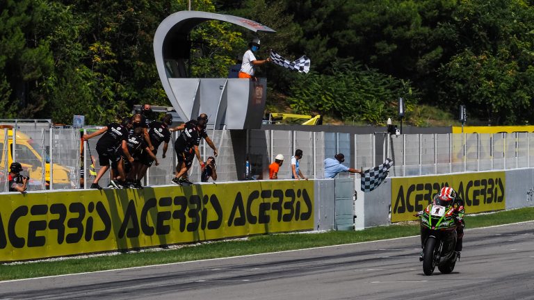 Jonathan Rea Juara Race 1 WSBK Catalunya…Gak Ada Obat !