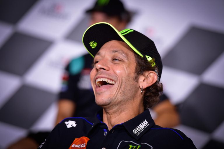 Motor Mogok Valentino Rossi Tertawa dan Sindir Alus Yamaha…Lah ?