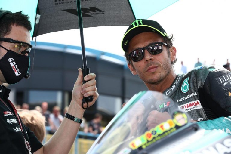 Benarkah Rossi akan lanjut balapan dengan Aramco VR46 di 2022 ?