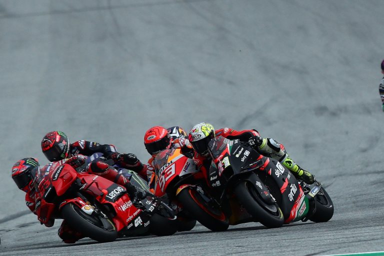 Disruduk Marquez, Aleix Espargaro Marah Dengan Race Direction !